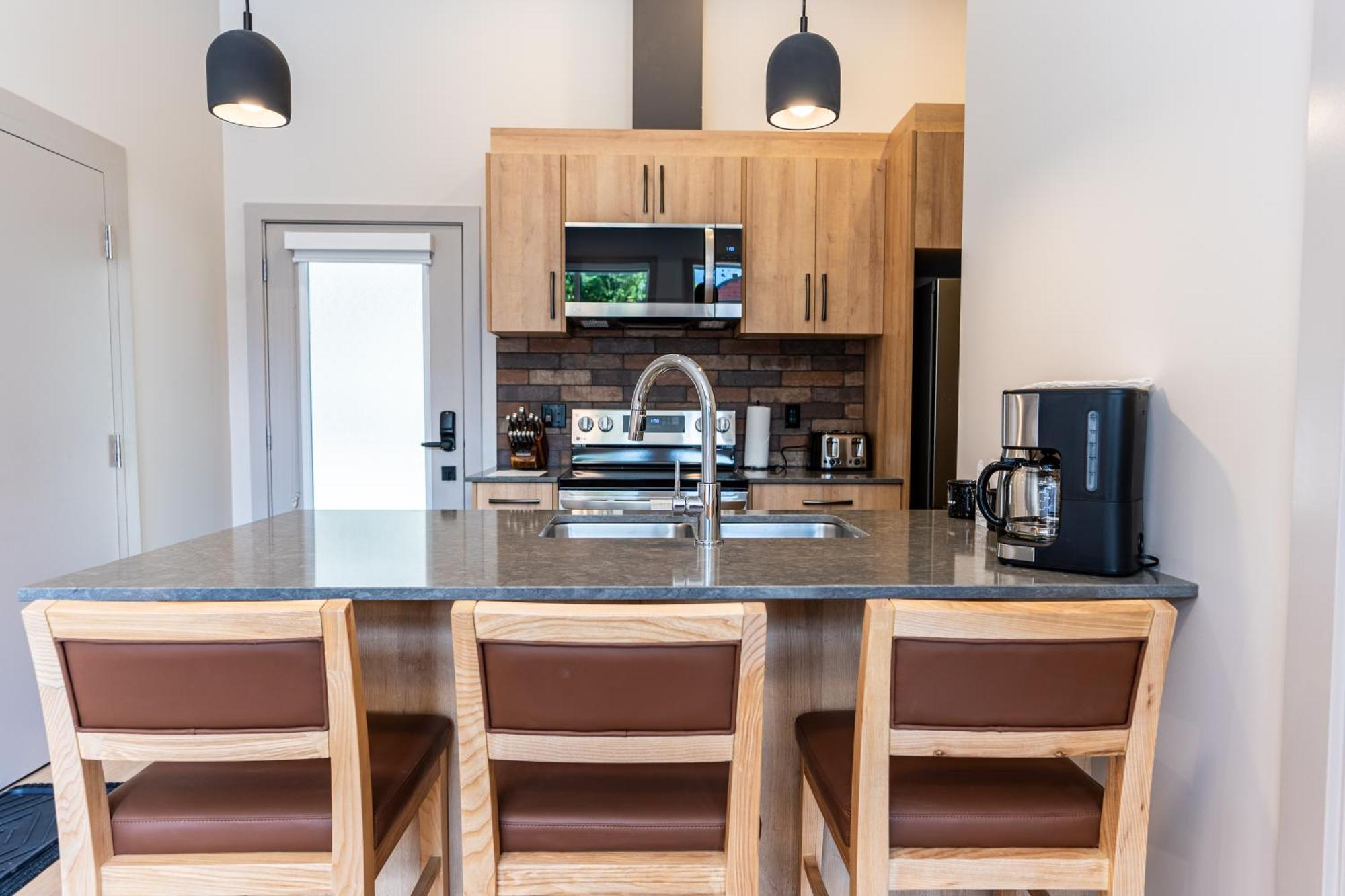Basecamp Suites Revelstoke Esterno foto