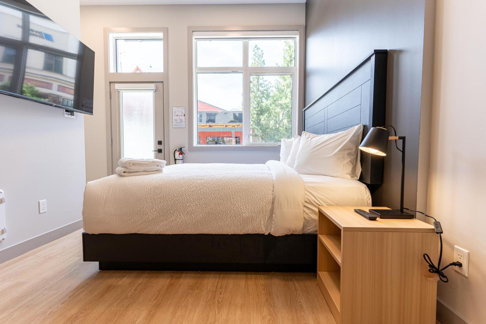 Basecamp Suites Revelstoke Esterno foto