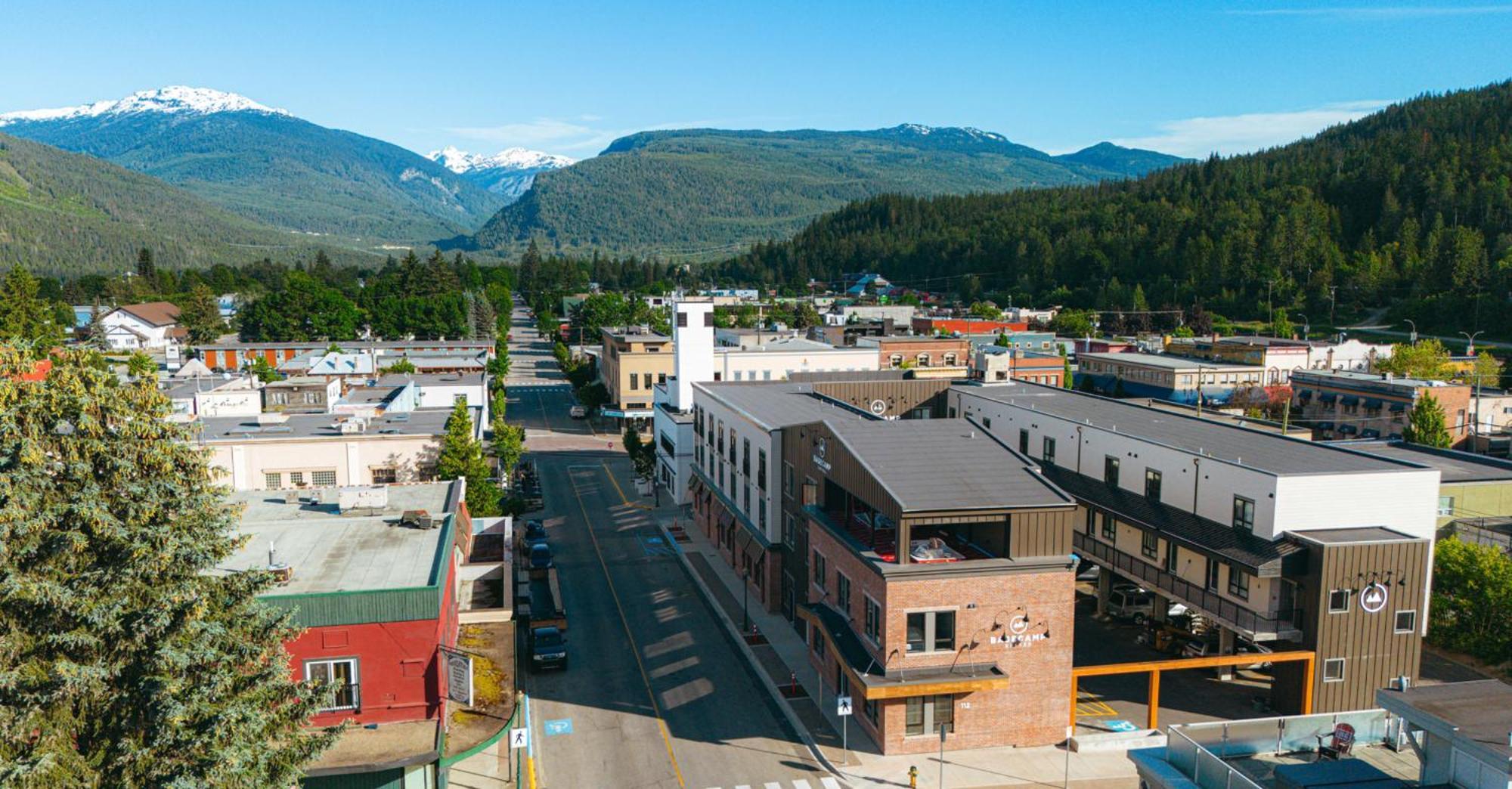 Basecamp Suites Revelstoke Esterno foto