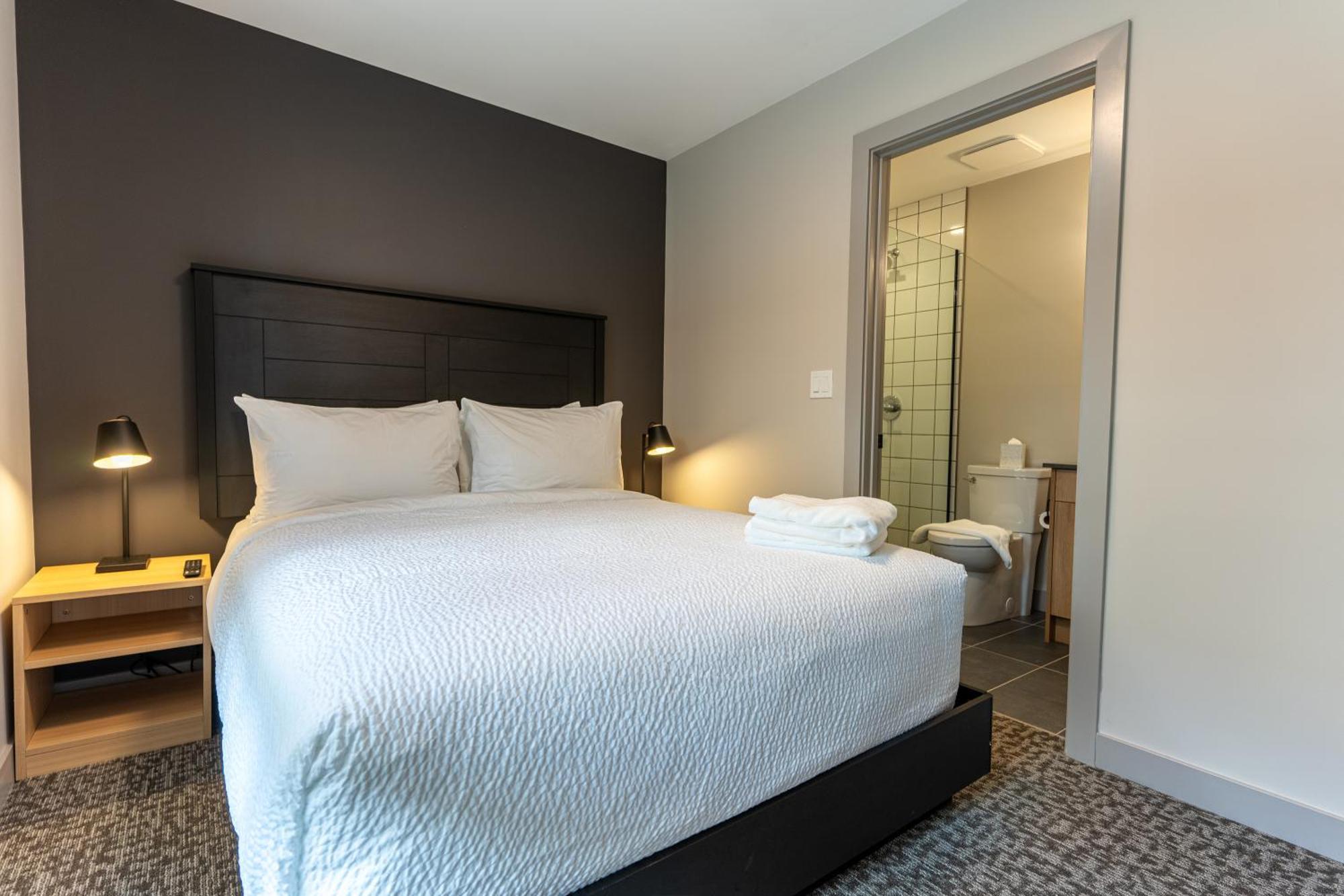 Basecamp Suites Revelstoke Esterno foto
