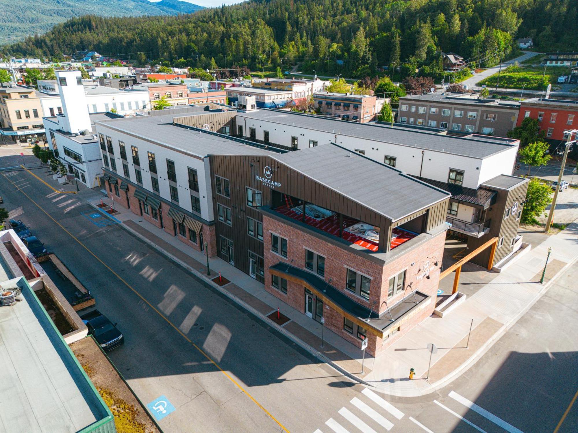 Basecamp Suites Revelstoke Esterno foto