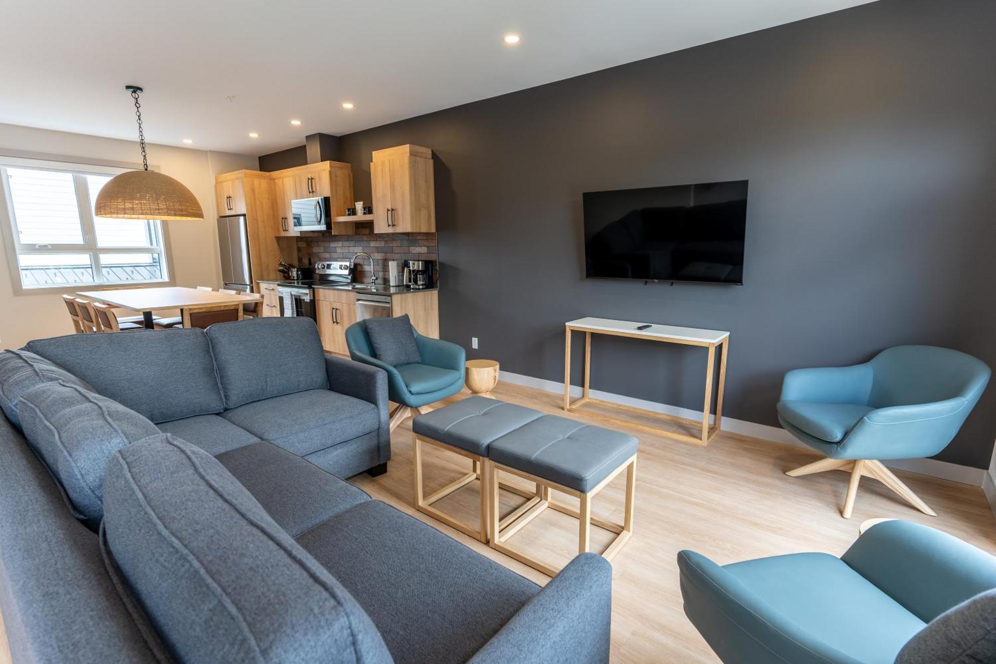 Basecamp Suites Revelstoke Esterno foto