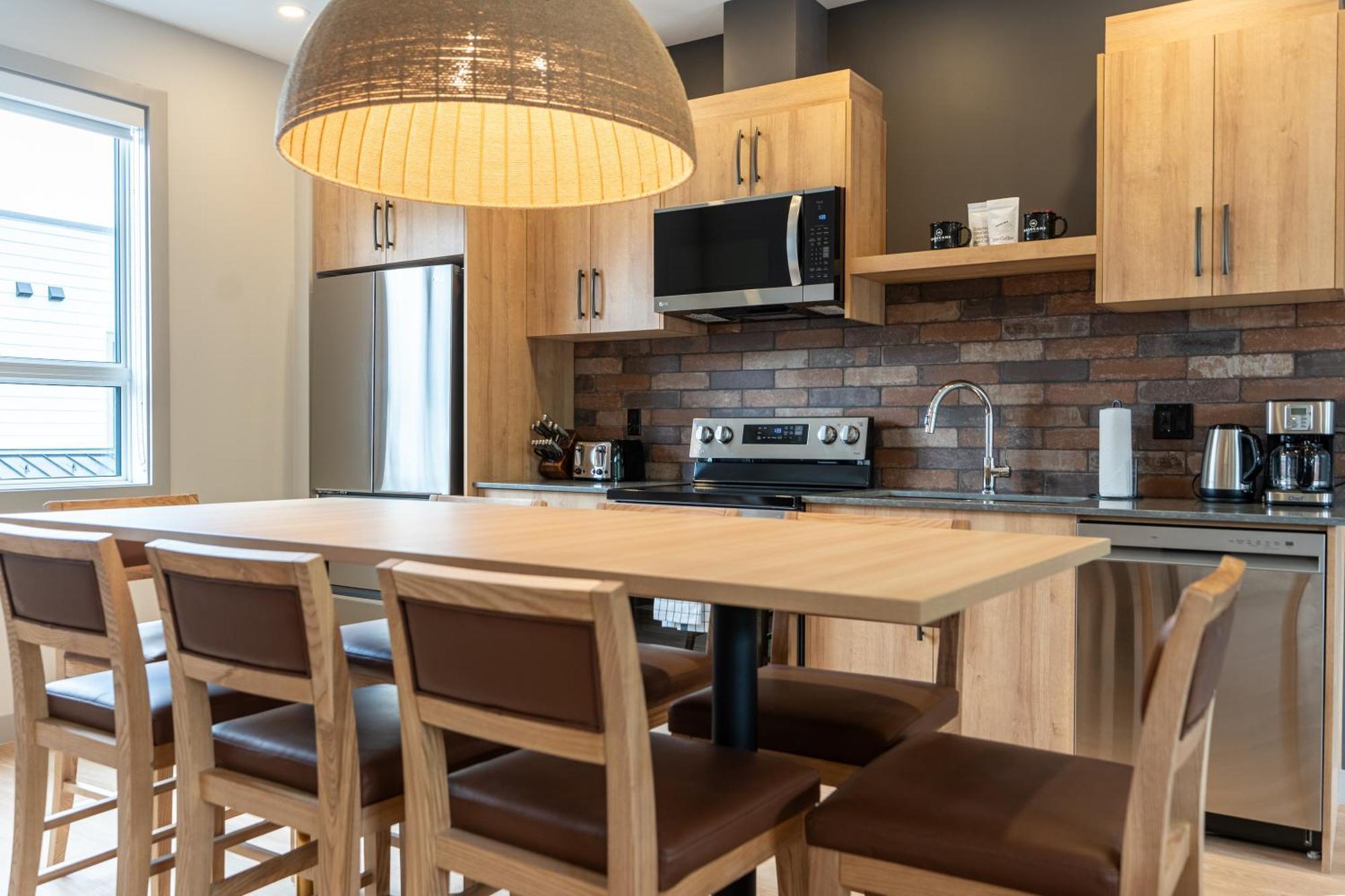 Basecamp Suites Revelstoke Esterno foto