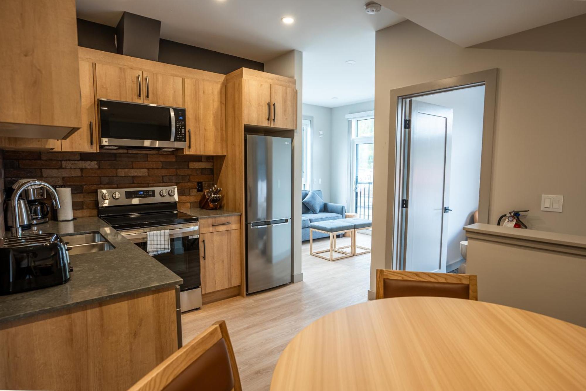 Basecamp Suites Revelstoke Esterno foto