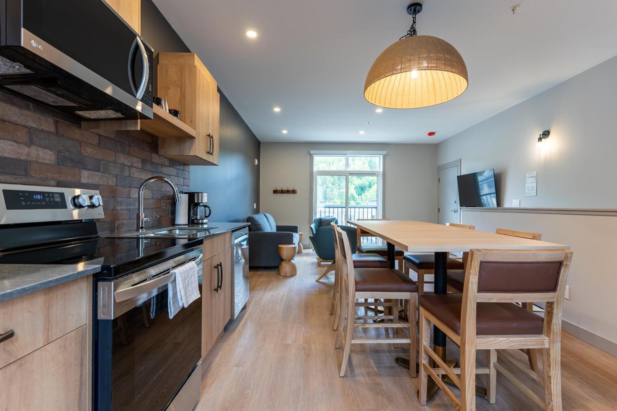 Basecamp Suites Revelstoke Esterno foto