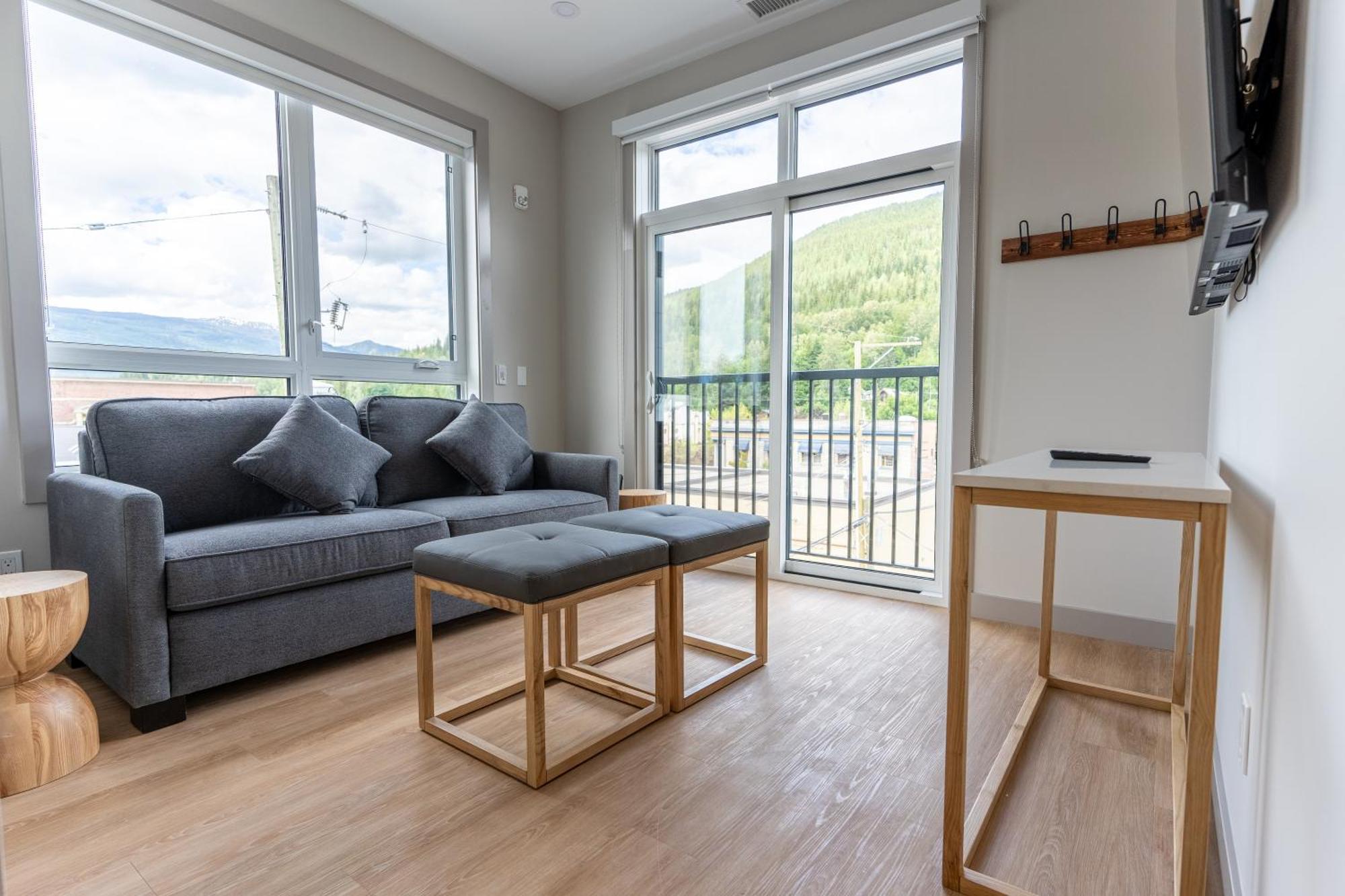 Basecamp Suites Revelstoke Esterno foto