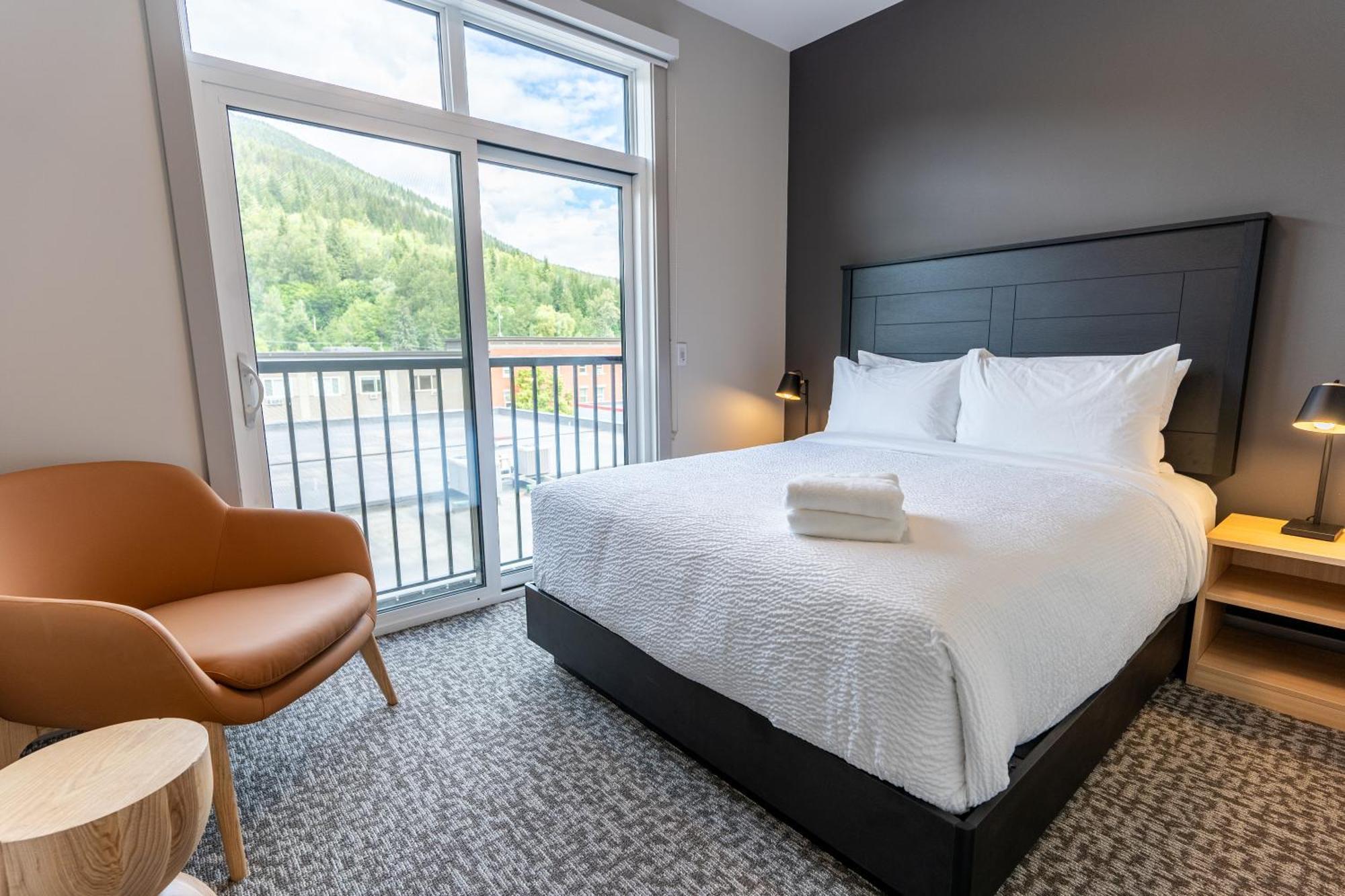 Basecamp Suites Revelstoke Esterno foto