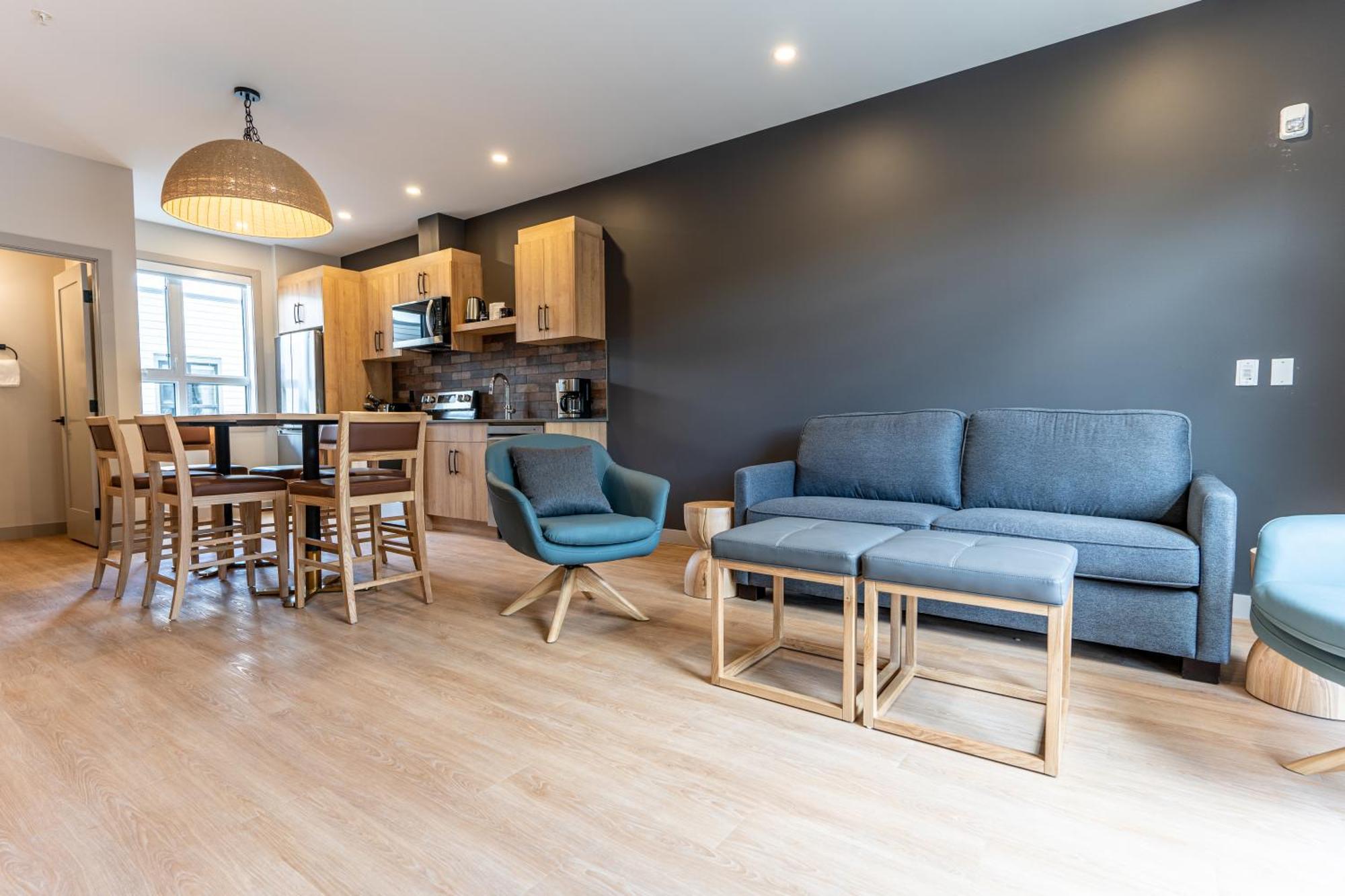Basecamp Suites Revelstoke Esterno foto