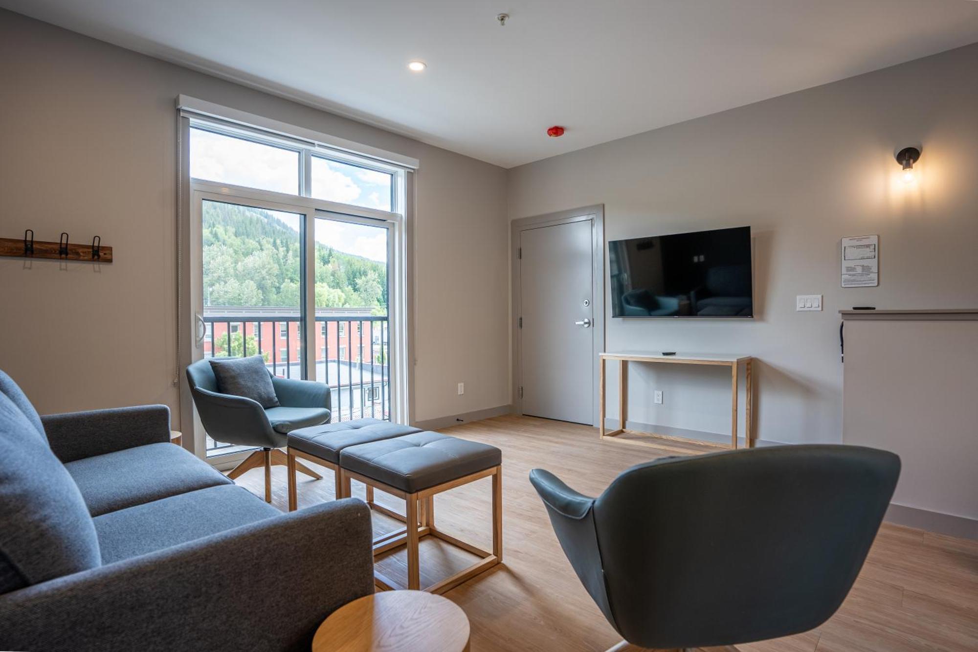 Basecamp Suites Revelstoke Esterno foto