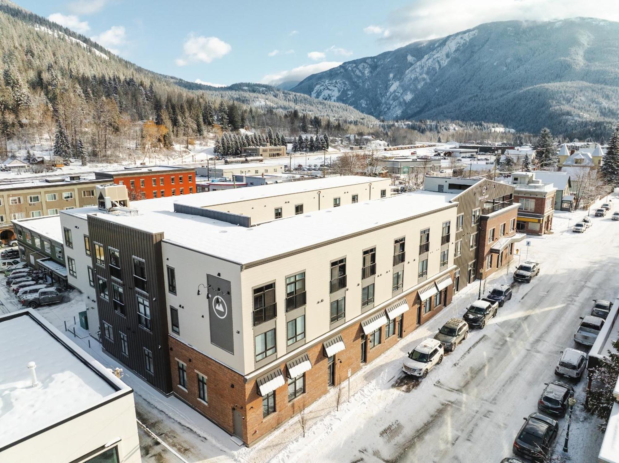 Basecamp Suites Revelstoke Esterno foto